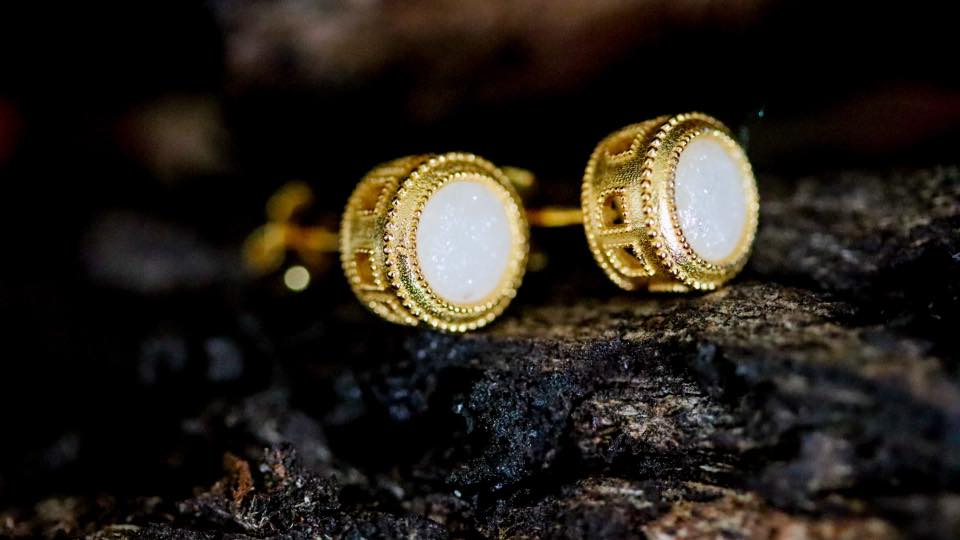 Meilì studs