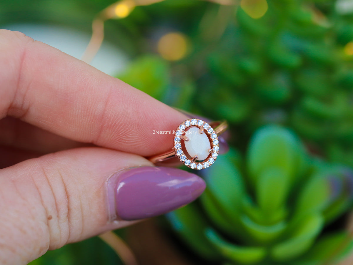 Oval halo ring